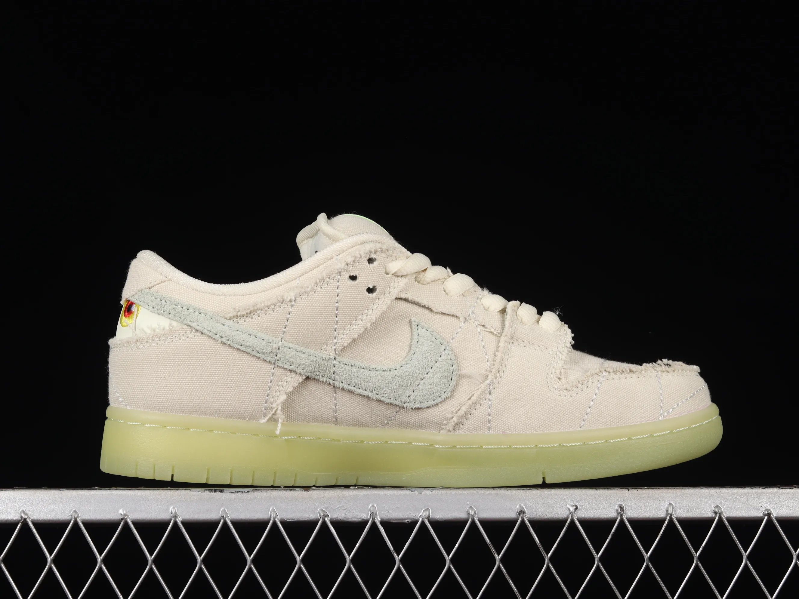 All Categories Nk SB Dunk Series Nk SB Dunk Low Low-top Sneakers M Version Pure Original Nk SB Dunk Low "Mummy" Luminous SB Smashing Backboard Fashion Casual Sneakers DM0774-111